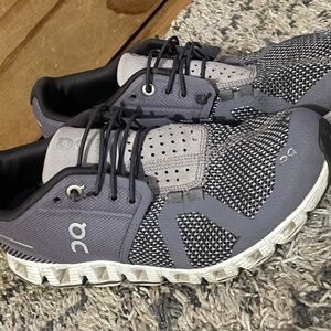 Woman On Cloud - Size 7.5